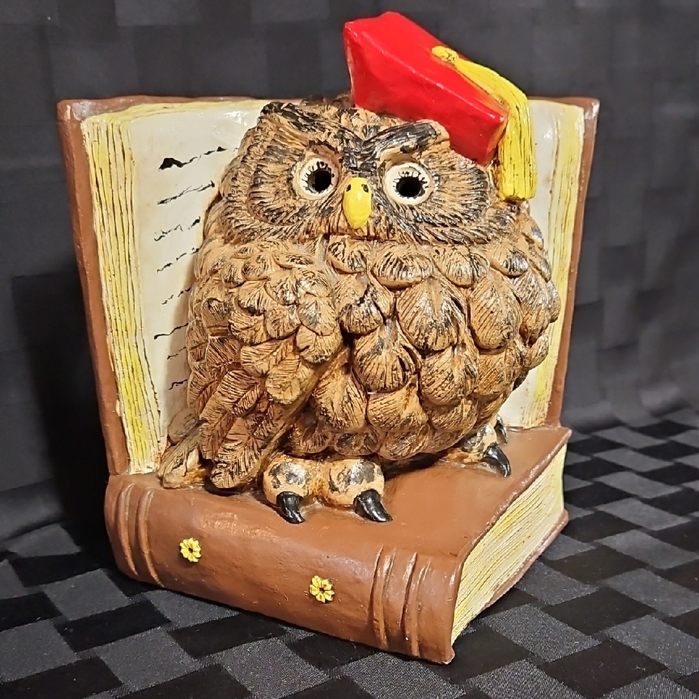 1975 Ann's Original Figurines, Inc  Graduating Owl Bookend by Dan Hughes #1879A